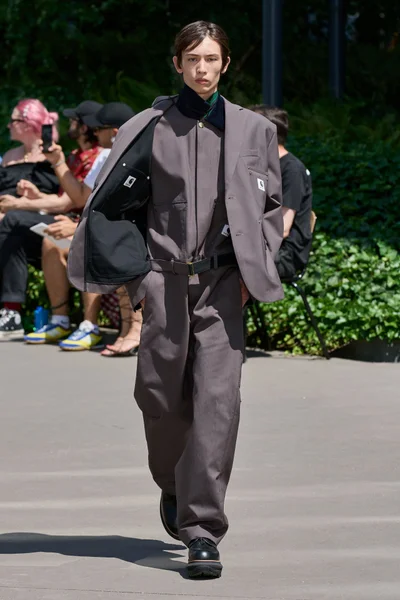 Look 10